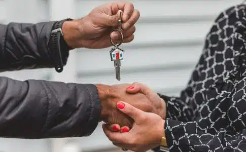 Clés remises lors de la vente d'un bien immobilier