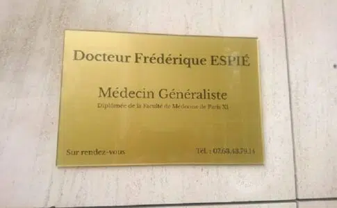 Quelle plaque professionnelle choisir